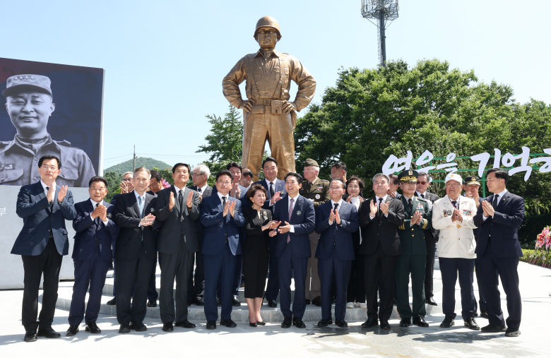 6·25전쟁 영웅인 故 백선엽 장군의 동상 제막식이 5일 칠곡군 다부동전적기념관에서 열리고 있다.
