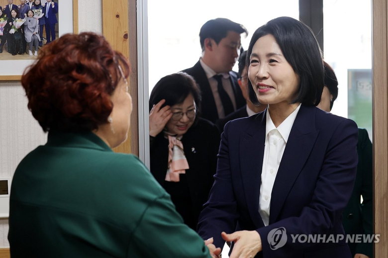 배우자도 뛴다…김혜경·<b>설난영 여사</b> '대선 내조 경쟁'