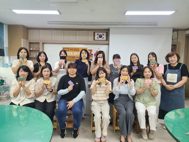 칠곡과학발명교육센터(약목초등학교 3동 3층 소재)는 지난 25일 관내 초·중학교 학부모를 대상으로 '2026학년도 학부모 발명교실'을 운영했다.사진제공=칠곡교육지원청