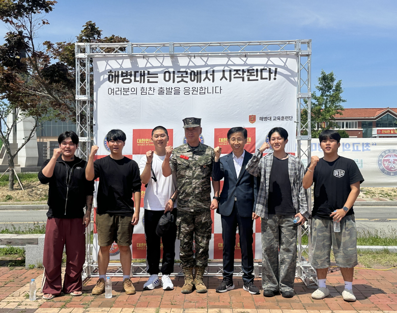 29일 해병대교육훈련단에서 해병 1331기 입영자와 가족·지인 등 4000여 명이 참석한 가운데 제2회 해병대 현역병 입영문화제를 개최했다.