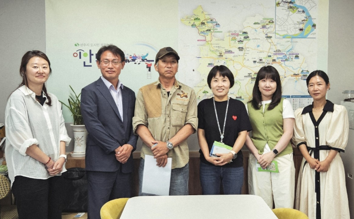 상주시 남원동은 지난 25일 귀농귀촌 지원사업 활성화를 위해 도시민 체험농장 ‘이안느루’와 상주서울농장을 방문해 현장 벤치마킹을 했다. 사진제공=상주시