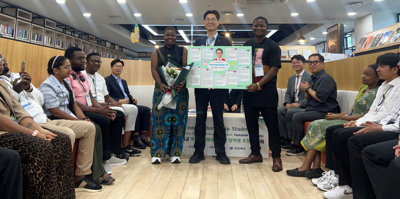 경북도가 30일 도청 K창에서 영남대학교 박정희새마을대학원 외국인 장학생 초청 간담회를 열고 K-새마을운동의 미래 비전을 공유했다.