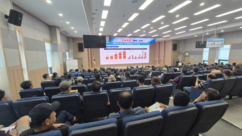 영주시는 외국인 계절근로자 고용사업주 대상으로 온열질환 예방교육을 실시했다. 사진제공=영주시