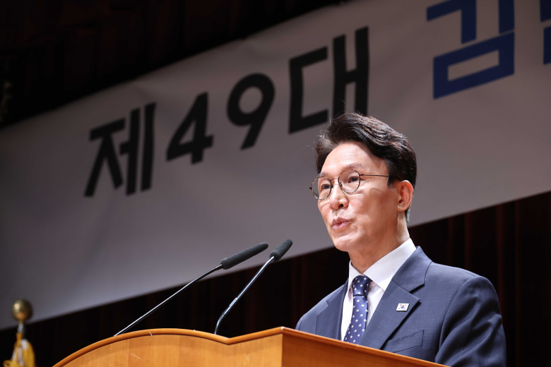 김민석 국무총리가 1일 서울 종로구 정부서울청사에서 열린 이임식에서 이임사를 하고 있다. 연합