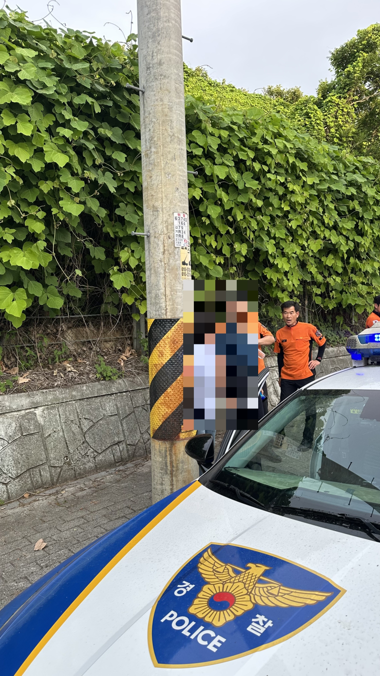문경소방서는 지난 1일 오후 1시 53분께 치매를 앓고 있는 60대 여성의 실종 신고를 접수하고 신속한 수색에 나서 5시간여 만에 실종자를 무사히 구조했다고 밝혔다.