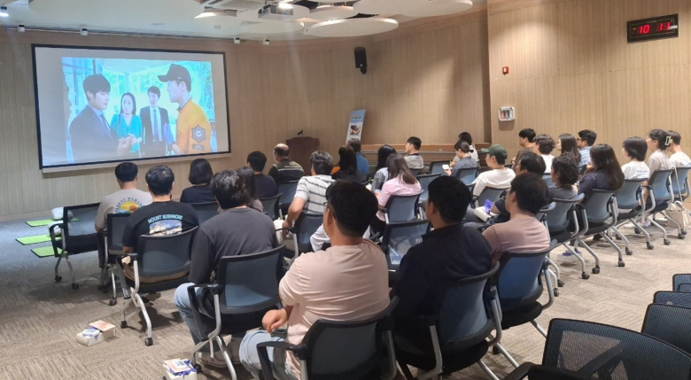 영양군에서 국립생태원 멸종위기종복원센터 직원을 대상으로 심폐소생술(CPR) 등 응급처치 교육을 진행하고 있다. 사진제공=영양군