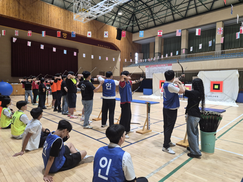 경주 화랑교육원은 이달 8~10일까지 영양고등학교, 청리중학교, 아포중학교를 대상으로 찾아가는 화랑호연지기 과정을 운영하고 있다. 사진제공=화랑교육원