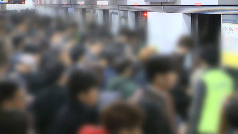 만원 지하철. 연합(연합뉴스TV 캡처)