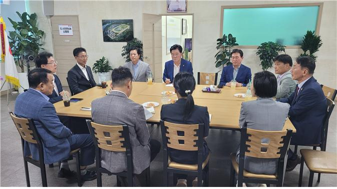 국민의힘 영천·청도 당원협의회 사무실에서 민선 9기 출범 이후 첫 공식 당정협의회를 개최했다고 밝혔다.