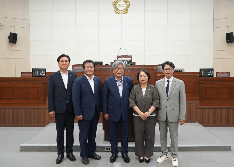 안동시의회는 전반기 각 상임위원회 위원장으로는 운영위원장에 정복순 의원, 문화복지위원장에 김창현 의원, 경제도시위원장에는 박치선 의원을 선출했다. 사진제공=안동시의회