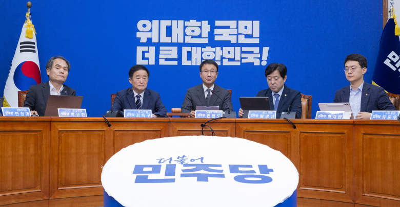 더불어민주당 한병도 당 대표 직무대행 겸 원내대표가 15일 국회에서 열린 최고위원회의에서 발언하고 있다. 연합