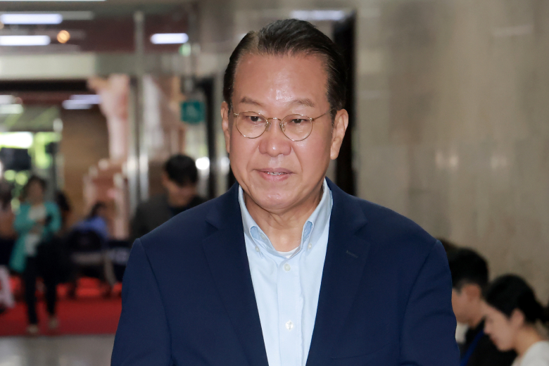 국민의힘 권영세 의원이 13일 국회에서 열린 국민의힘 정점식 원내대표와 4·5선 의원 간 간담회에 참석하고 있다. 연합