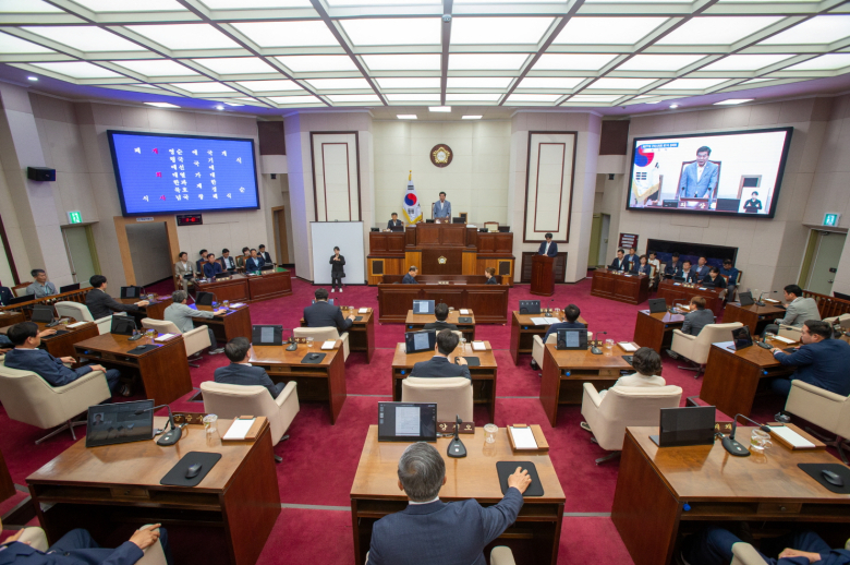 제10대 구미시의회는 지난 14일 제298회 임시회를 개회하고 14일간의 일정에 돌입했다.