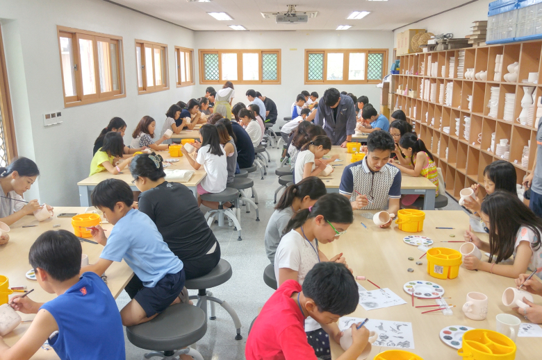 청송백자 체험. 사진제공=청송군