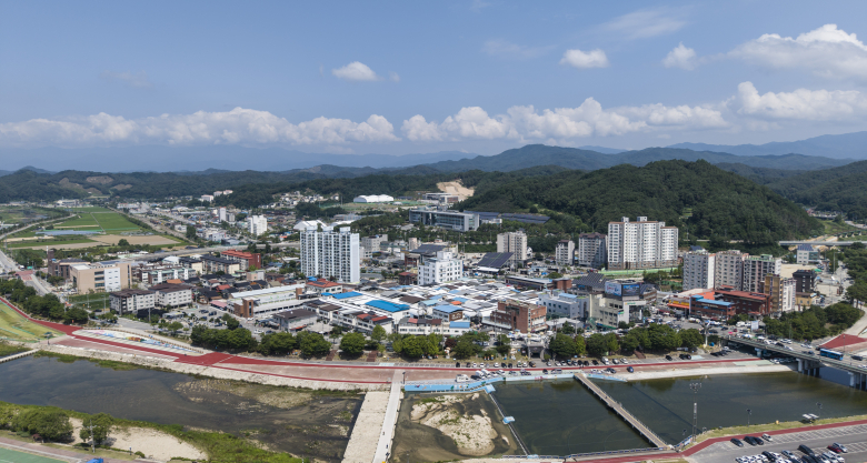 내성천을 낀 봉화읍 전경.