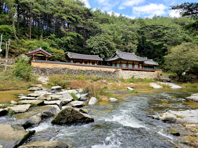 석천계곡과 석천정사.